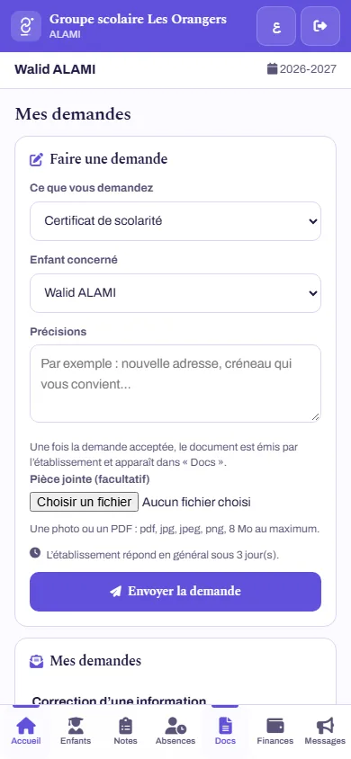 Nouvelle demande sur le téléphone d'une famille : certificat de scolarité, choix de l'enfant, précisions et pièce jointe — données fictives